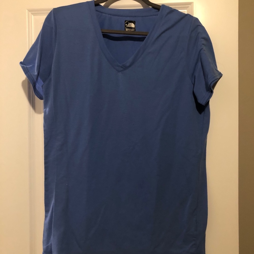 Women’s North Face V-Neck Tee